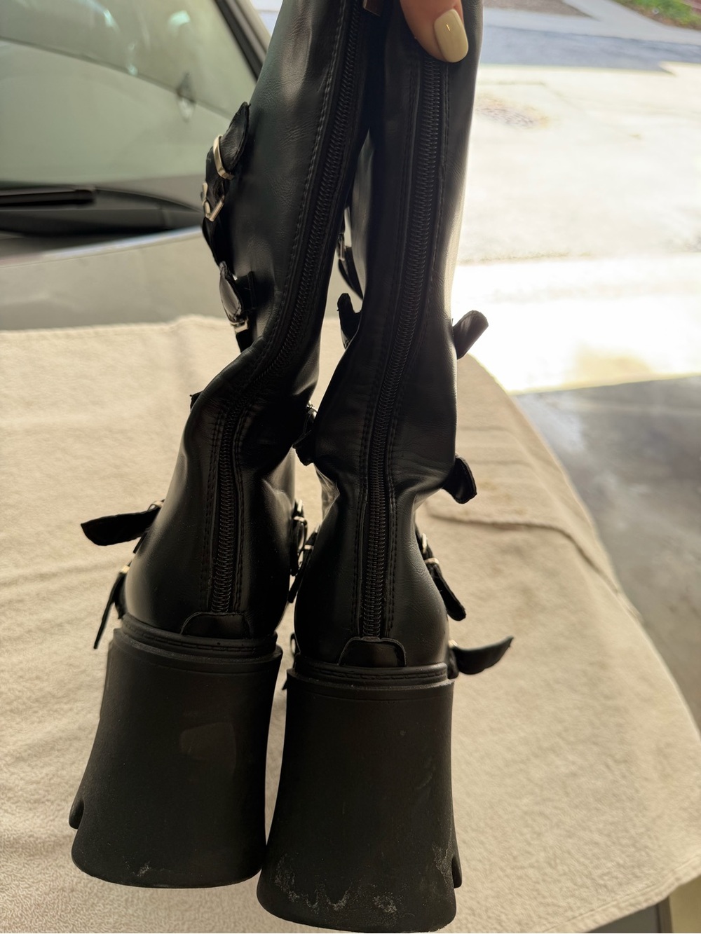 Black Platform Heart-Accent Women's Boots - Picture 4 of 6